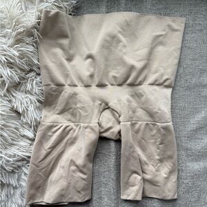 Assets by Spanx Booty Lifting Shapewear